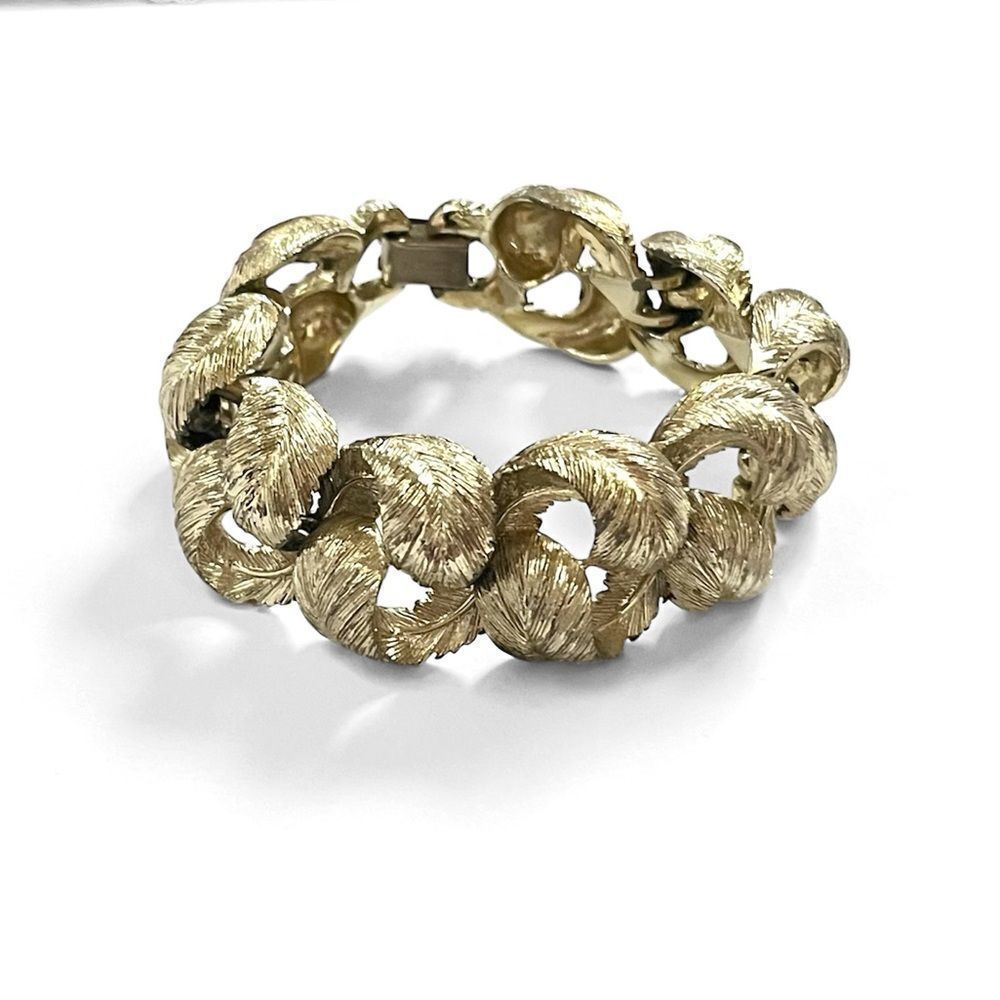Vintage Lisner 1950’s Feather Metal Link Bracelet